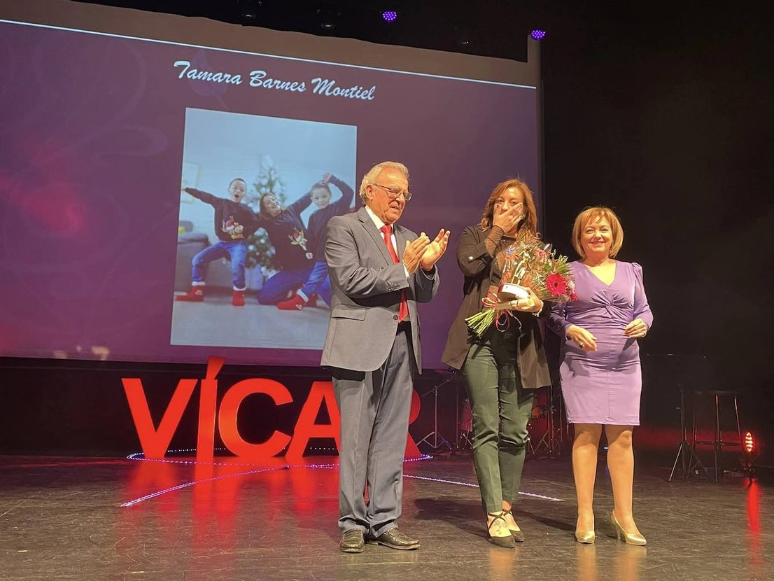 Vícar premia la trayectoria de una veintena de mujeres