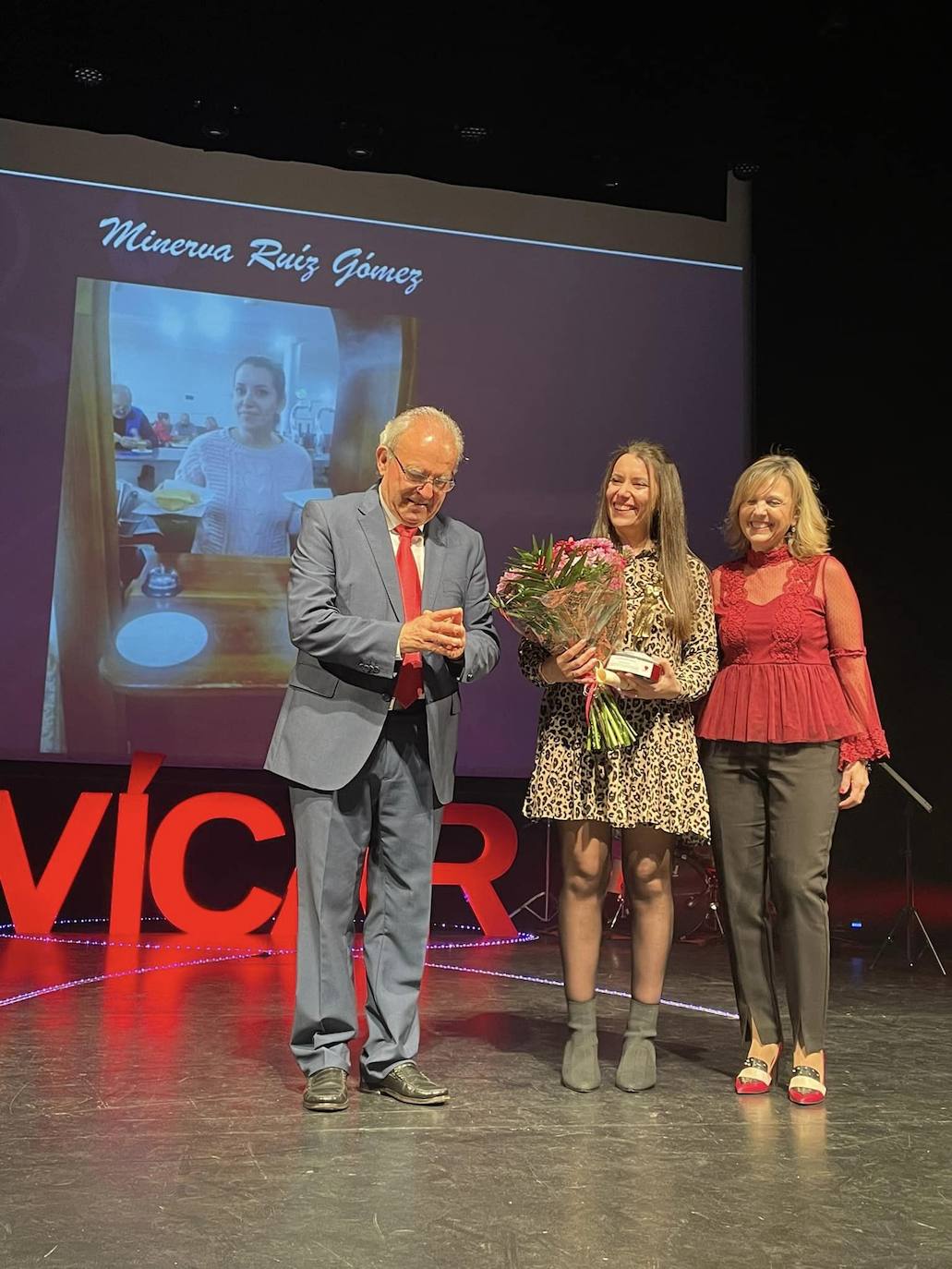 Vícar premia la trayectoria de una veintena de mujeres