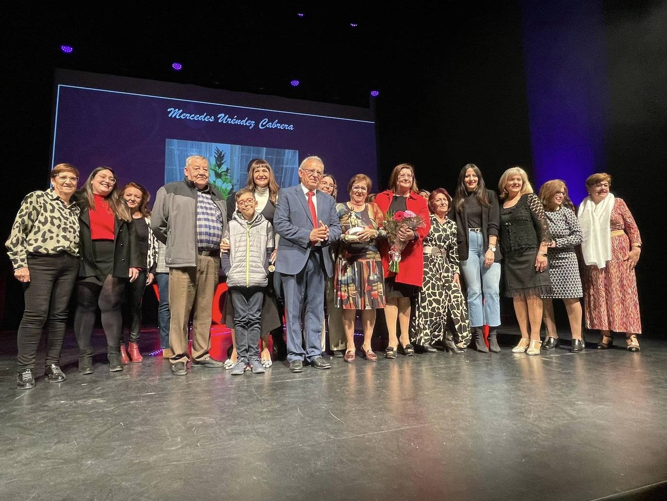 Vícar premia la trayectoria de una veintena de mujeres