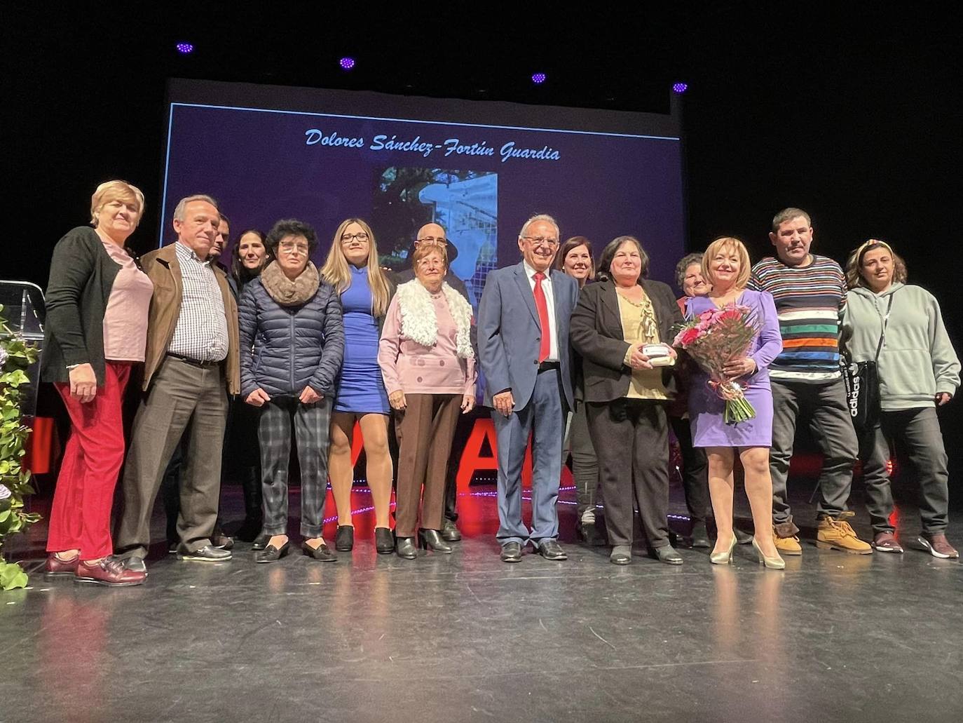 Vícar premia la trayectoria de una veintena de mujeres