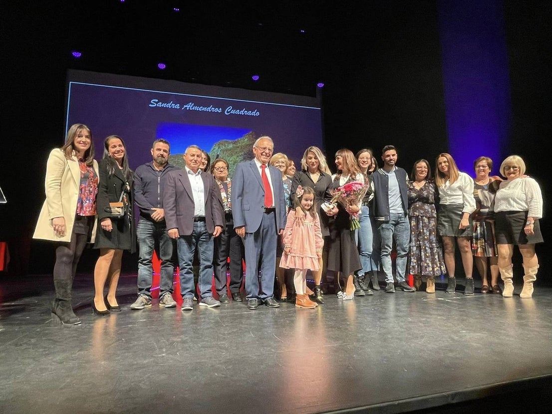 Vícar premia la trayectoria de una veintena de mujeres