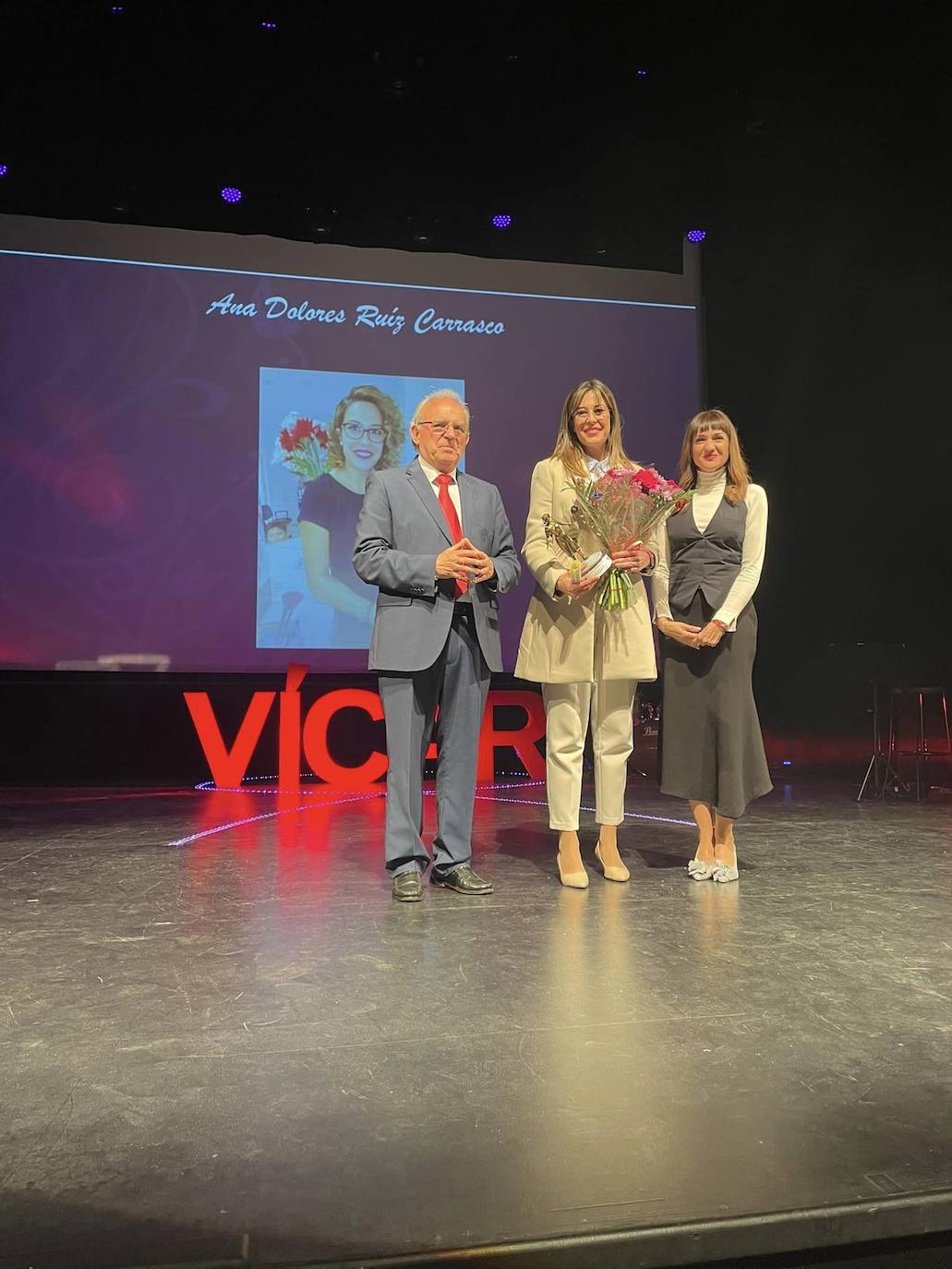 Vícar premia la trayectoria de una veintena de mujeres