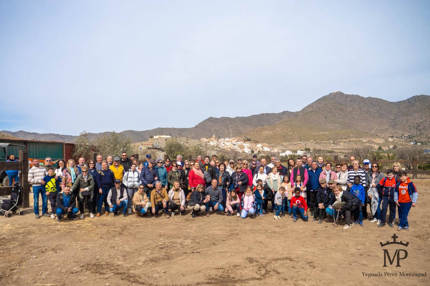 Vecinos de La Mojonera visitan la yeguada de Pérez Monteagud en Uleila