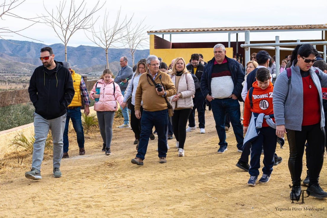 Vecinos de La Mojonera visitan la yeguada de Pérez Monteagud en Uleila