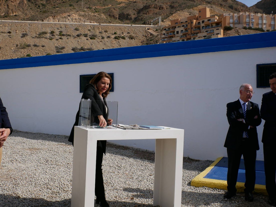 Moreno Bonilla pone la primera piedra de la conexión de Roquetas con la desaladora