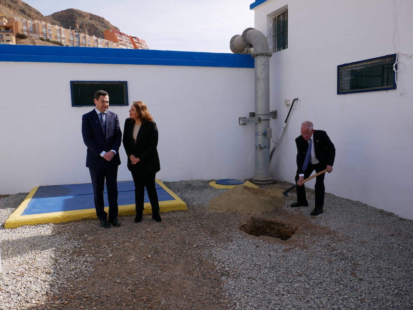 Moreno Bonilla pone la primera piedra de la conexión de Roquetas con la desaladora