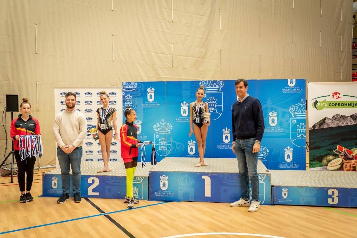 Medio millar de gimnastas participan en el torneo Roquetas 2015