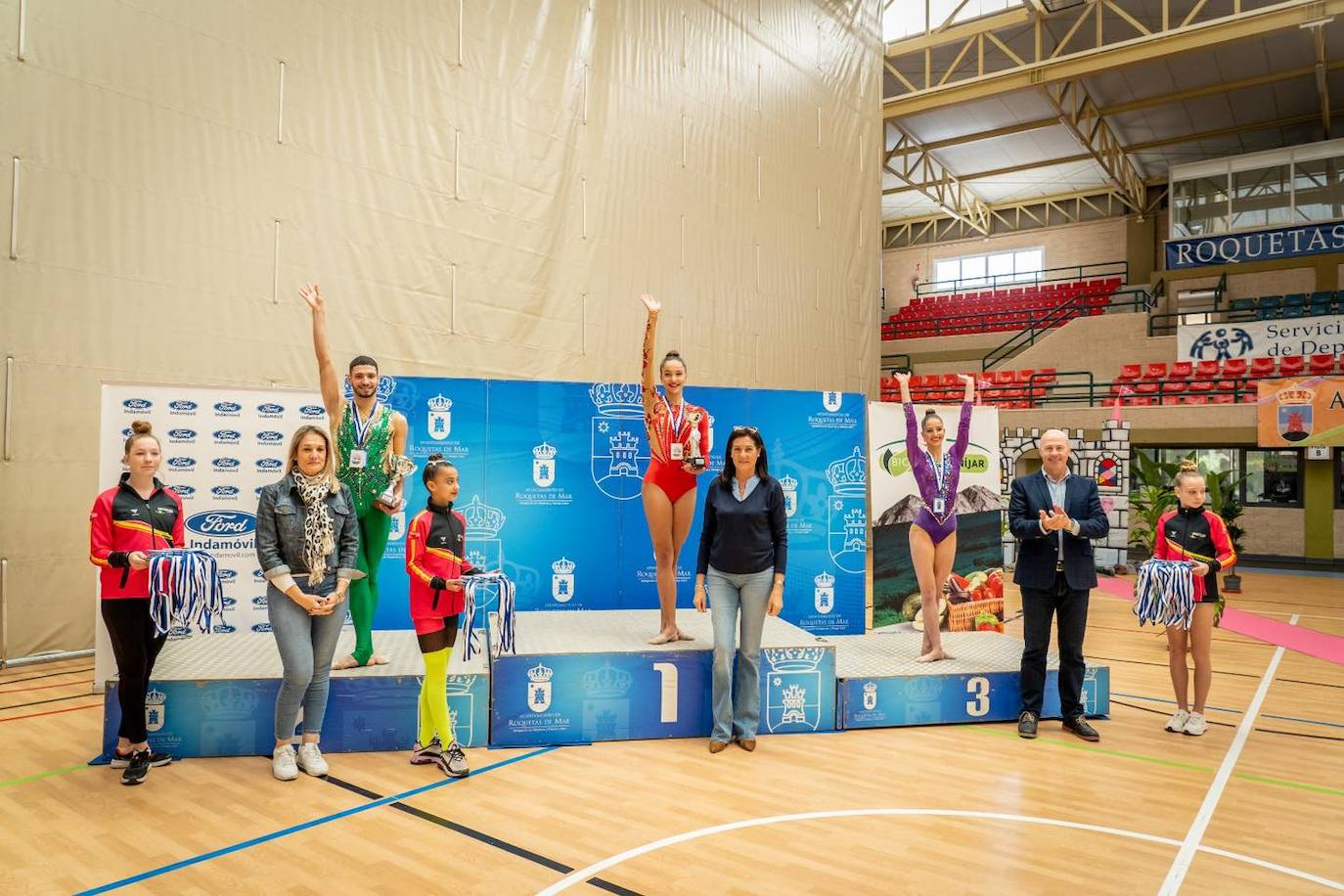 Medio millar de gimnastas participan en el torneo Roquetas 2015