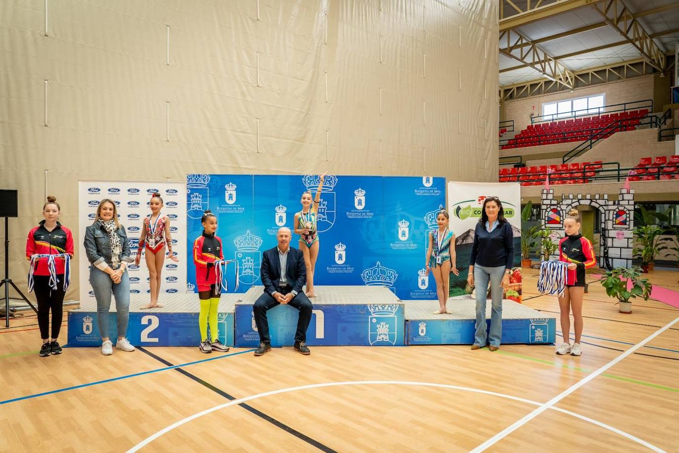 Medio millar de gimnastas participan en el torneo Roquetas 2015