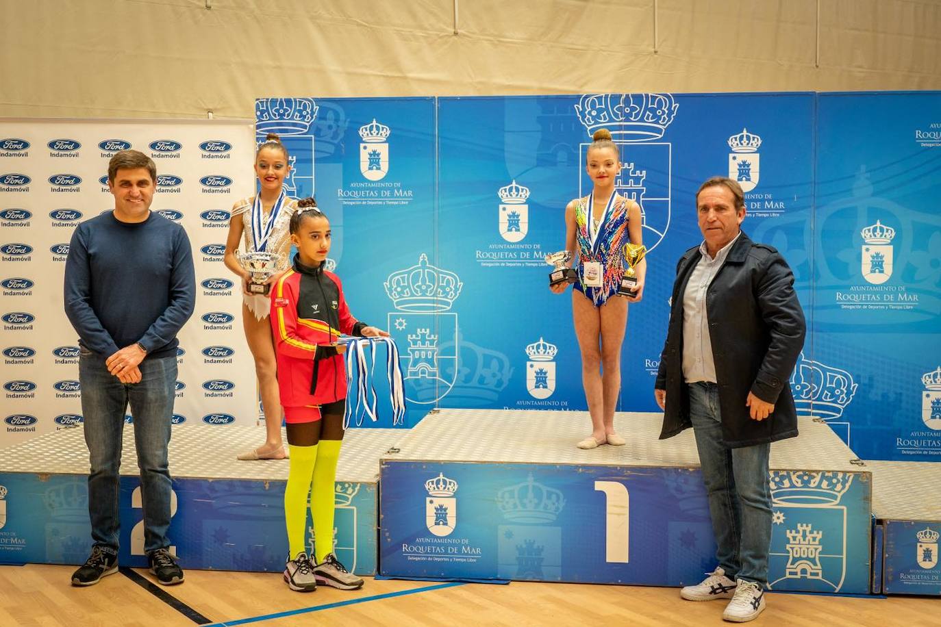 Medio millar de gimnastas participan en el torneo Roquetas 2015