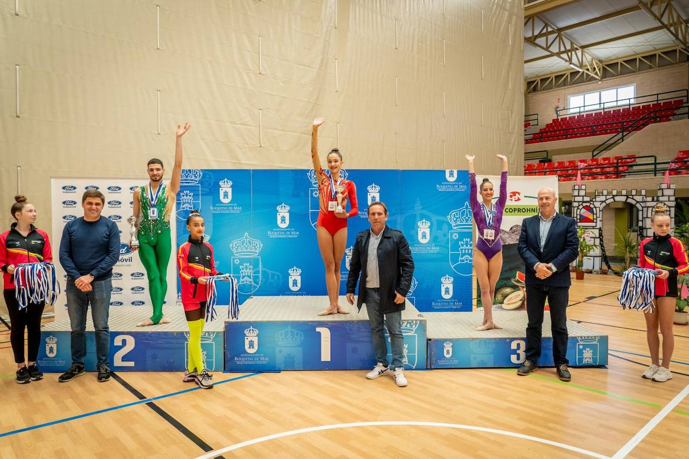 Medio millar de gimnastas participan en el torneo Roquetas 2015