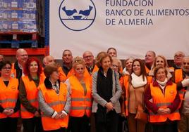 La visita de la reina Sofía sirvió para dar a conocer la precaria situación del Banco de Alimentos.