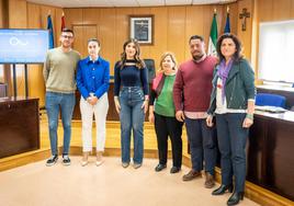 El comercio local de Roquetas se implica en la concienciación sobre el autismo