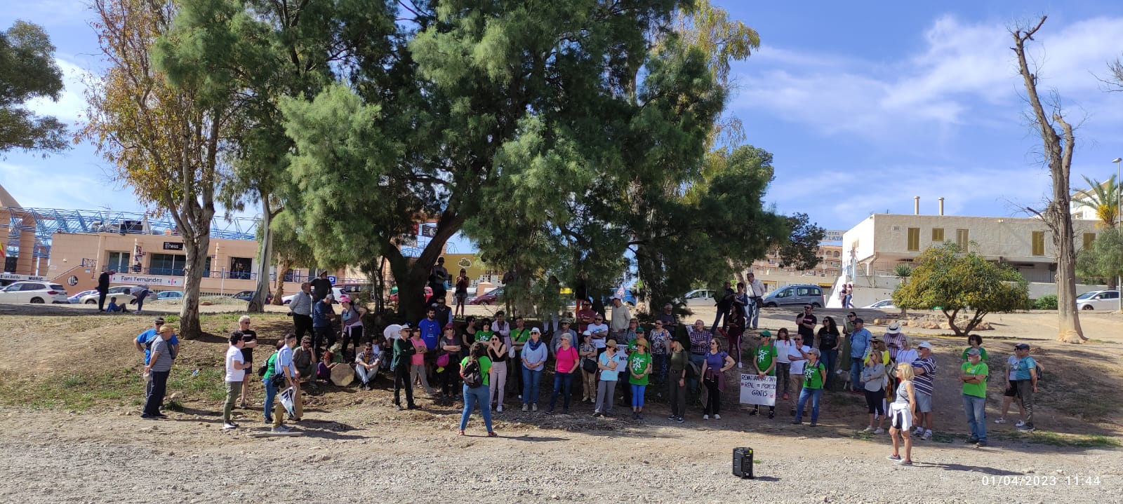 Decenas de personas rechazan el «hormigonado» de la rambla de San Antonio