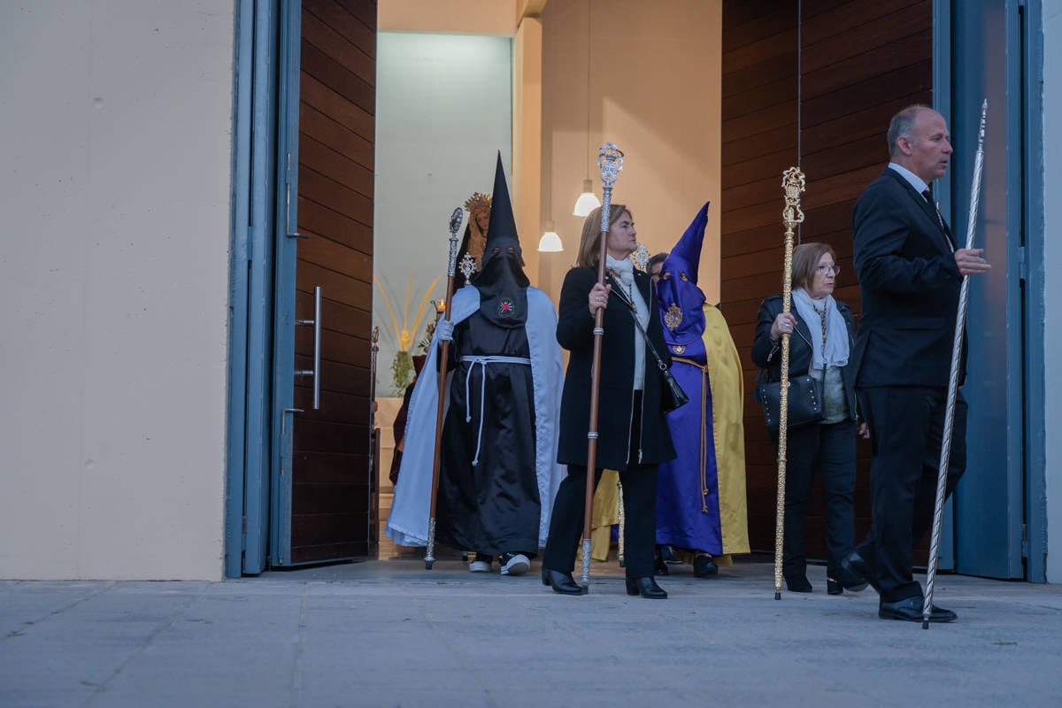 El Cristo de la Expiración procesiona en un impresionante silencio solo roto por los tambores