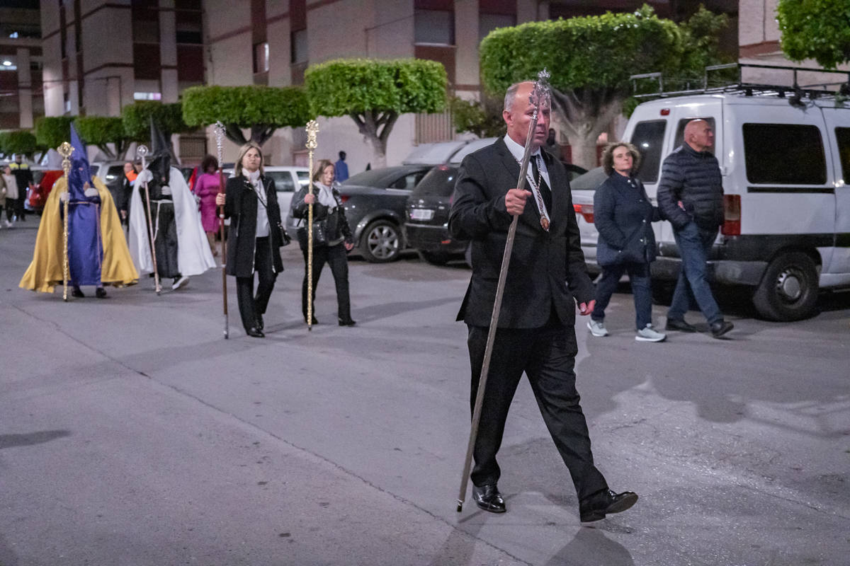 El Cristo de la Expiración procesiona en un impresionante silencio solo roto por los tambores