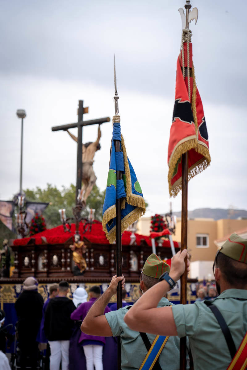 El Cristo de la Buena Muerte procesiona por las calles de El Parador