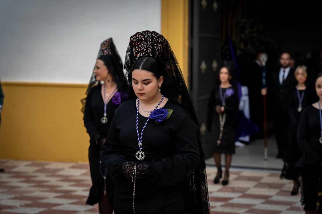 El Cristo de la Buena Muerte procesiona por las calles de El Parador