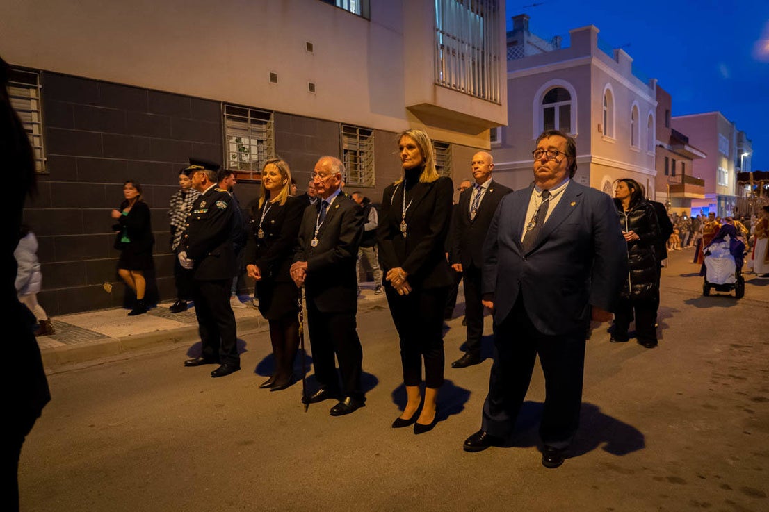 El Cristo de la Buena Muerte procesiona por las calles de El Parador