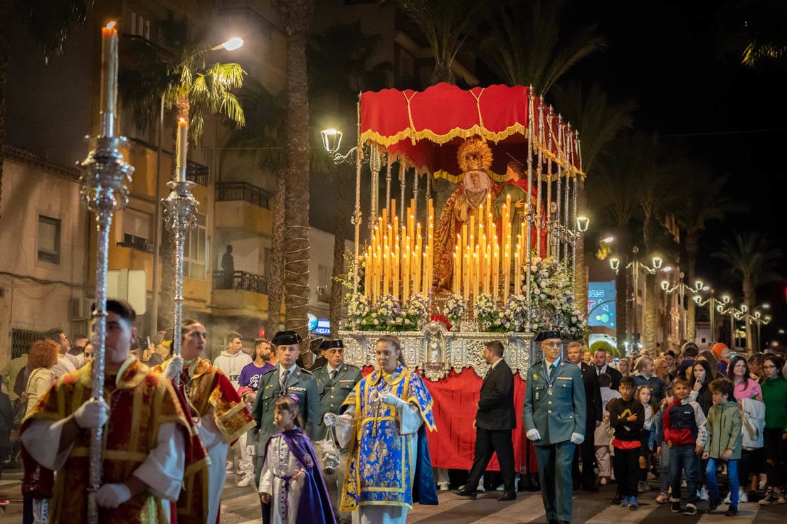 El Cristo de la Buena Muerte procesiona por las calles de El Parador