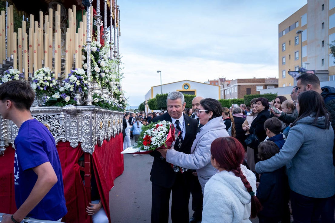El Cristo de la Buena Muerte procesiona por las calles de El Parador