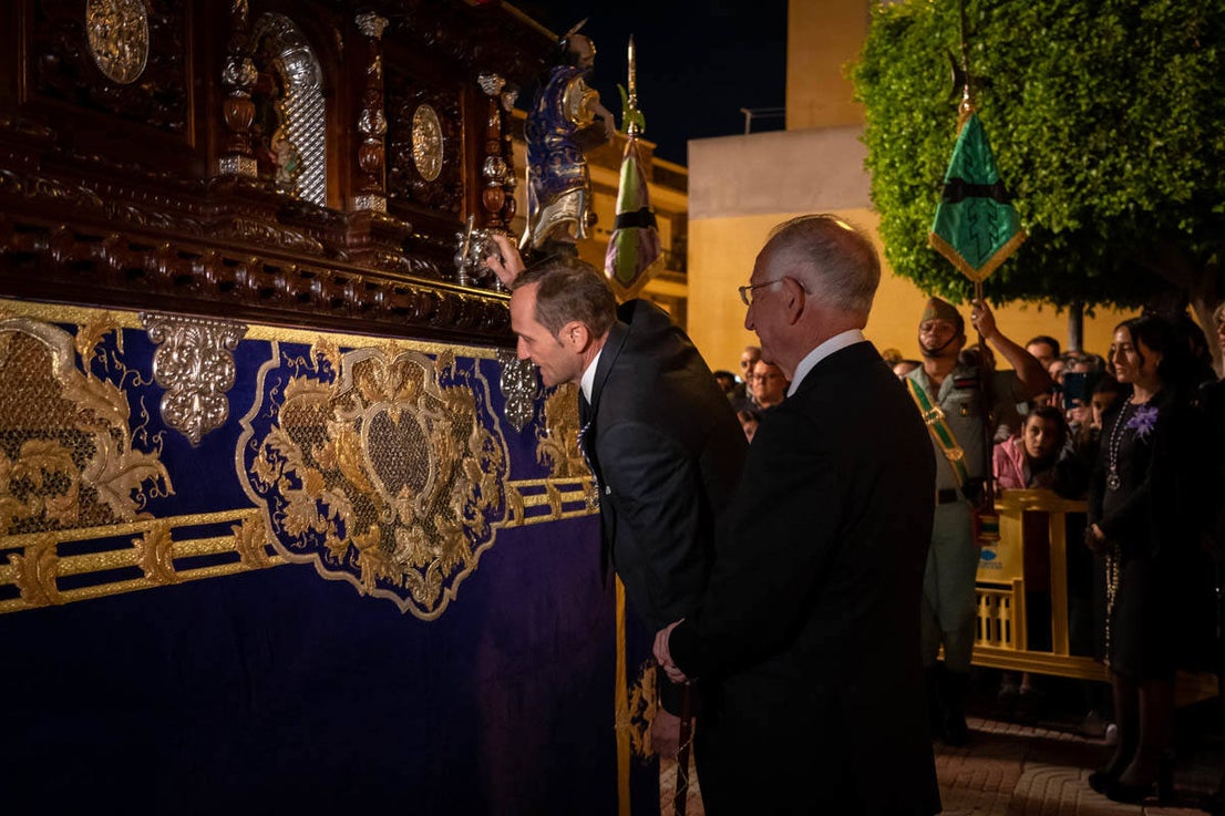 El Cristo de la Buena Muerte procesiona por las calles de El Parador