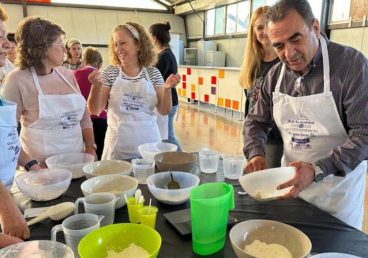 Éxito de los dos primeros talleres de elaboración de pan en La Mojonera