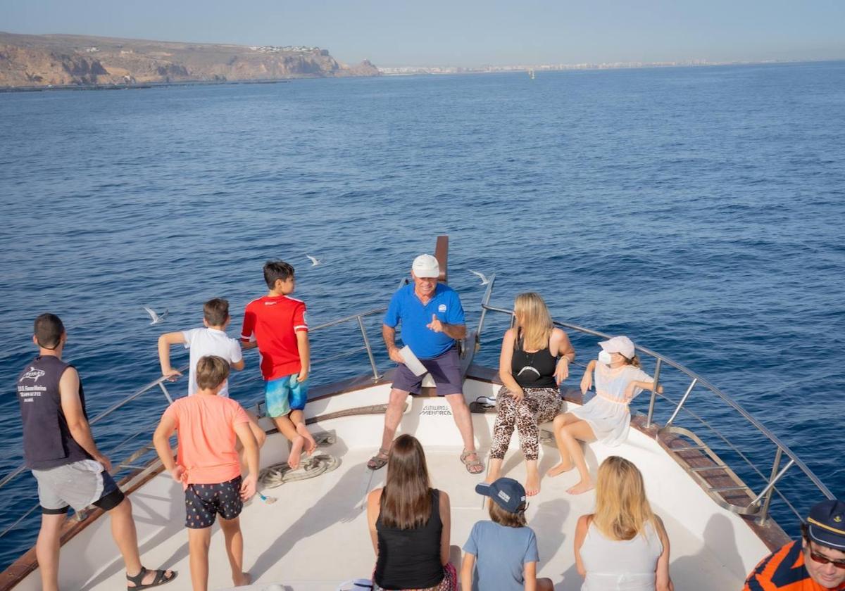 Roquetas prevé invertir 74.000 euros para poner en valor y concienciar sobre la posidonia