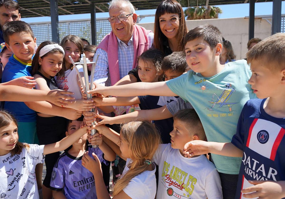 Vuelve la Antorcha de las Letras a Vícar con motivo del Día del Libro