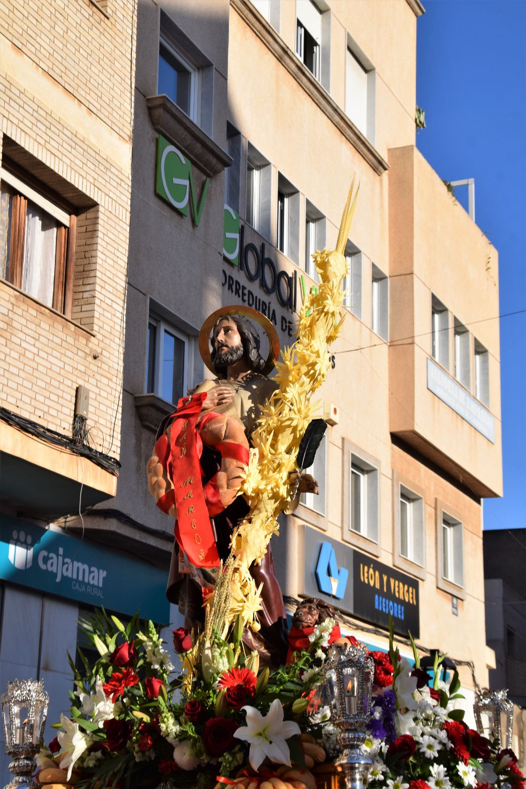 San Marcos procesiona por las calles de Roquetas