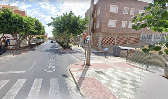 Detienen a un individuo que portaba un hacha y un cuchillo alterando el orden en El Parador