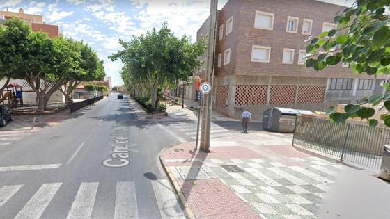 Detienen a un individuo que portaba un hacha y un cuchillo alterando el orden en El Parador