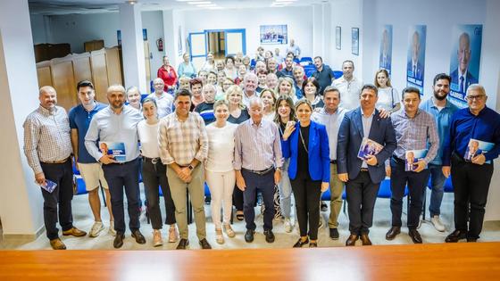 Amat hace campaña con la comunidad rumana, que tiene 3.000 inscritos para votar en estas elecciones