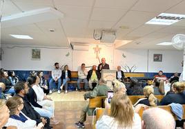 Amat pide el voto a los evangélicos gitanos