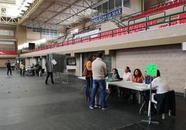 El segundo avance mantiene la participación con un muy ligero descenso en Roquetas y Vícar