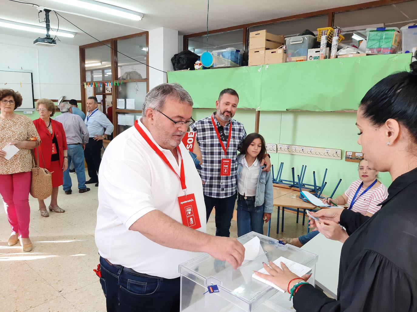 Los candidatos de Roquetas votan en la jornada electoral