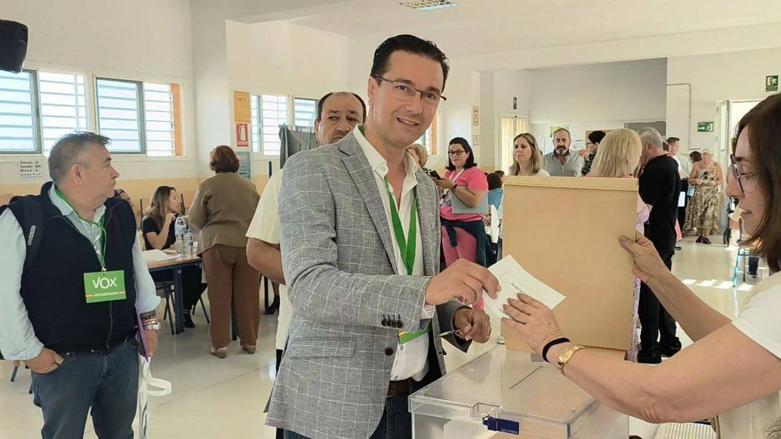 Los candidatos de Roquetas votan en la jornada electoral