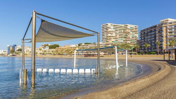 La Junta autoriza el Plan de Playas que organiza los servicios en Roquetas