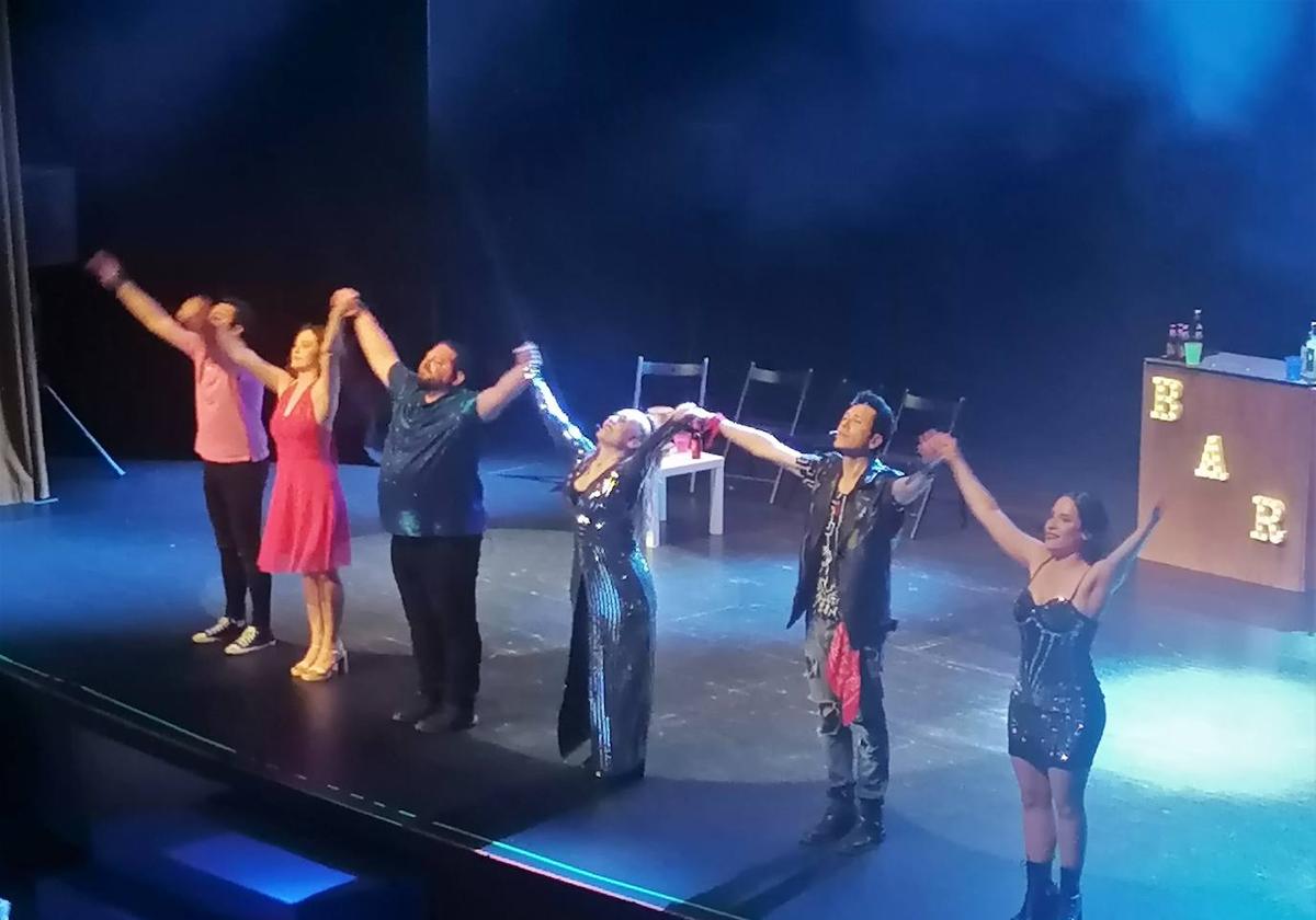Delirio en Roquetas con una gran noche de música de los 80 y los 90