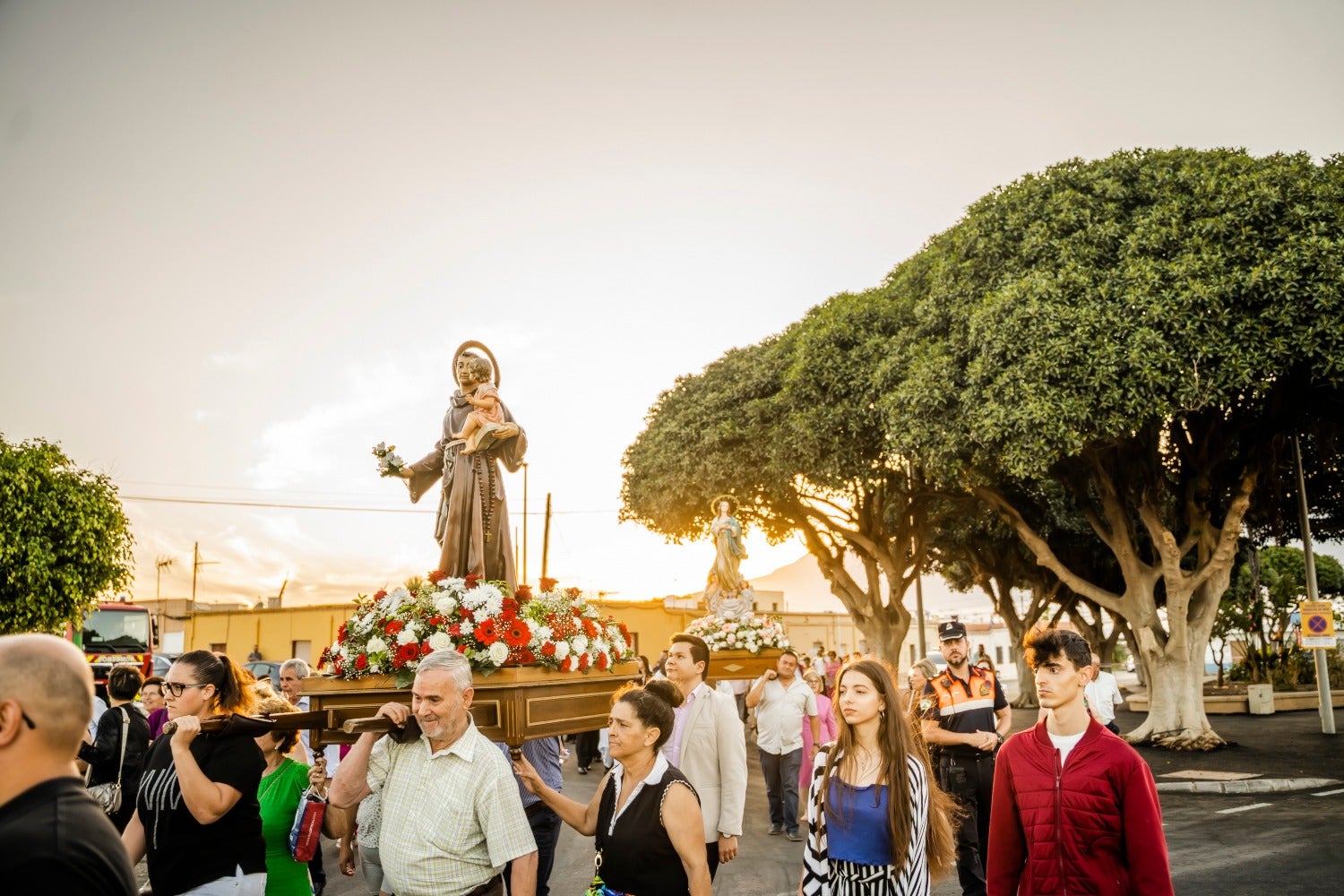 San Antonio y La Inmaculada procesionan por las calles de Cortijos de Marín en sus fiestas