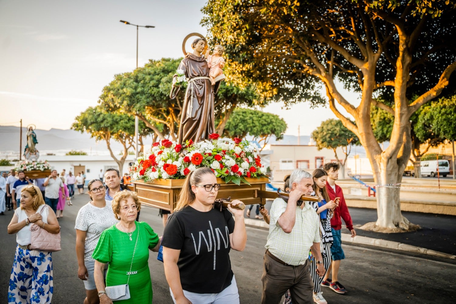 San Antonio y La Inmaculada procesionan por las calles de Cortijos de Marín en sus fiestas