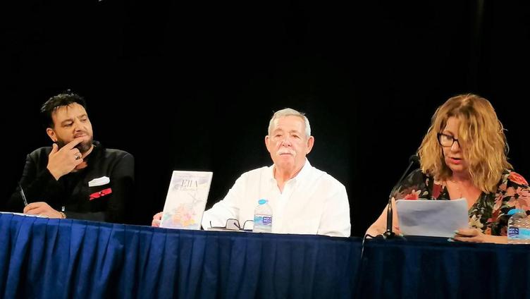 Luis Caparrós: «La política y la enseñanza me ayudaron a conocer al ser humano»