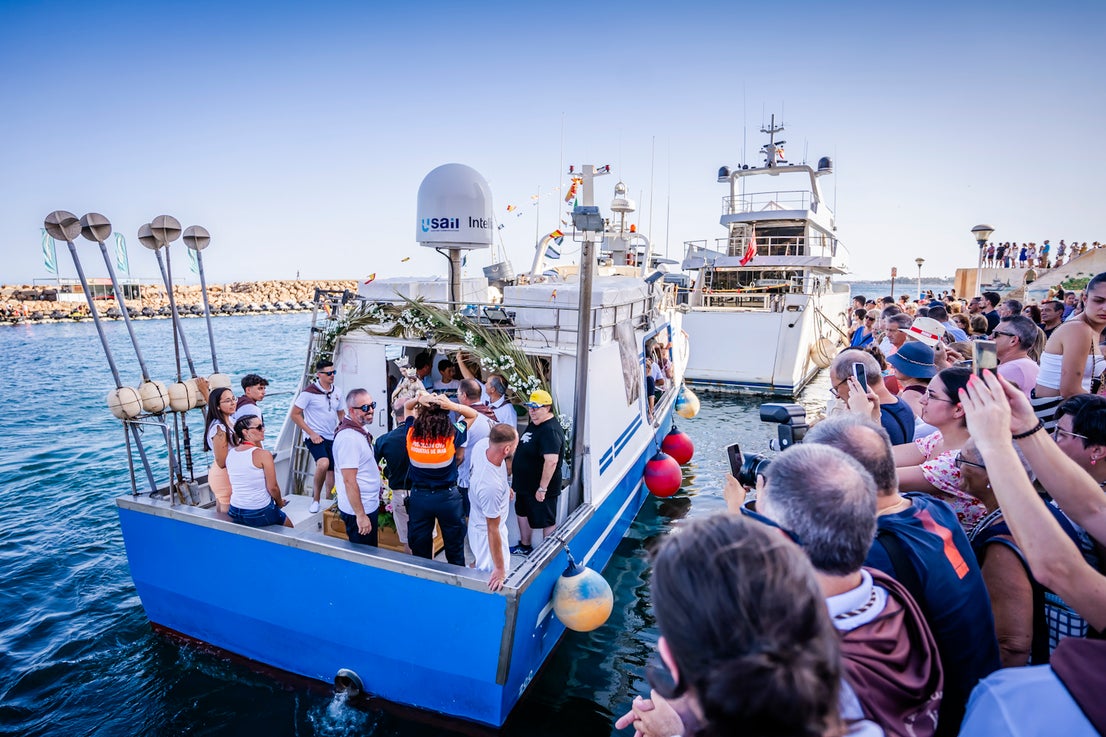 Aguadulce pasea a su Señora