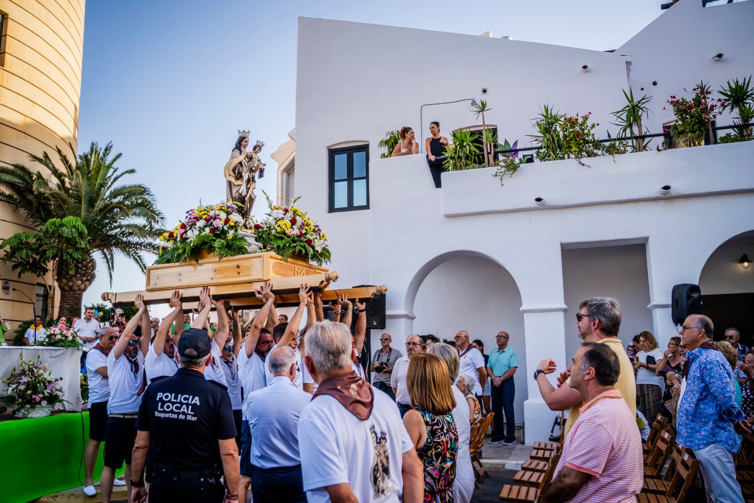 Aguadulce pasea a su Señora