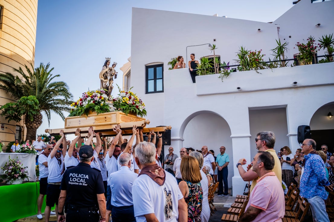 Aguadulce pasea a su Señora