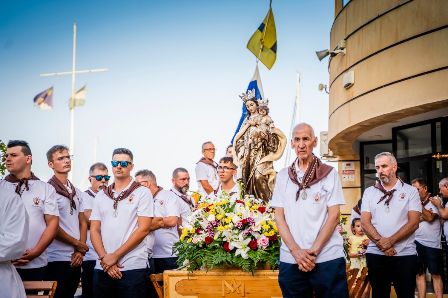 Aguadulce pasea a su Señora