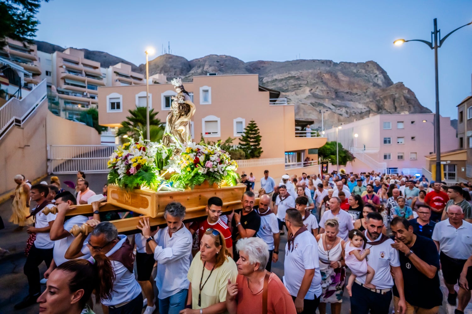 Aguadulce pasea a su Señora