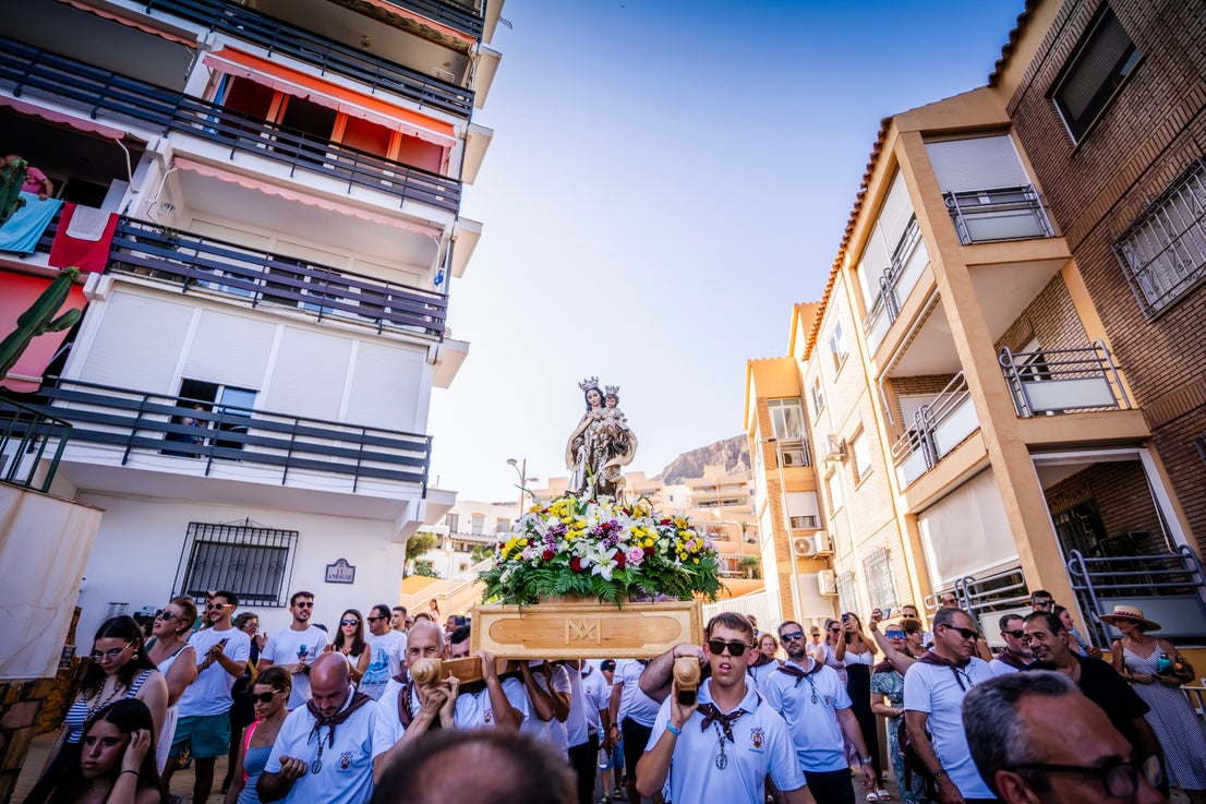 Aguadulce pasea a su Señora