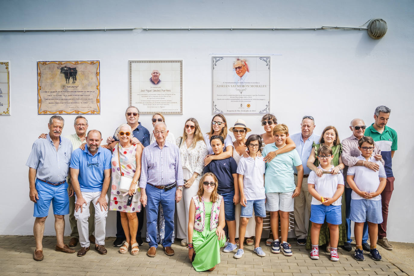Roquetas de Mar rinde homenaje con una placa a Adrián Salmerón