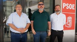Manolo García, Javier Pacheco y Rafael Torres, del Partido Socialista